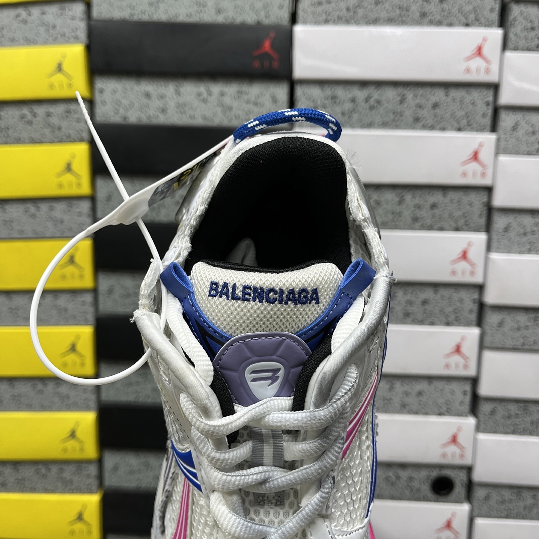 Balenciaga BLCG Runner - Image 13