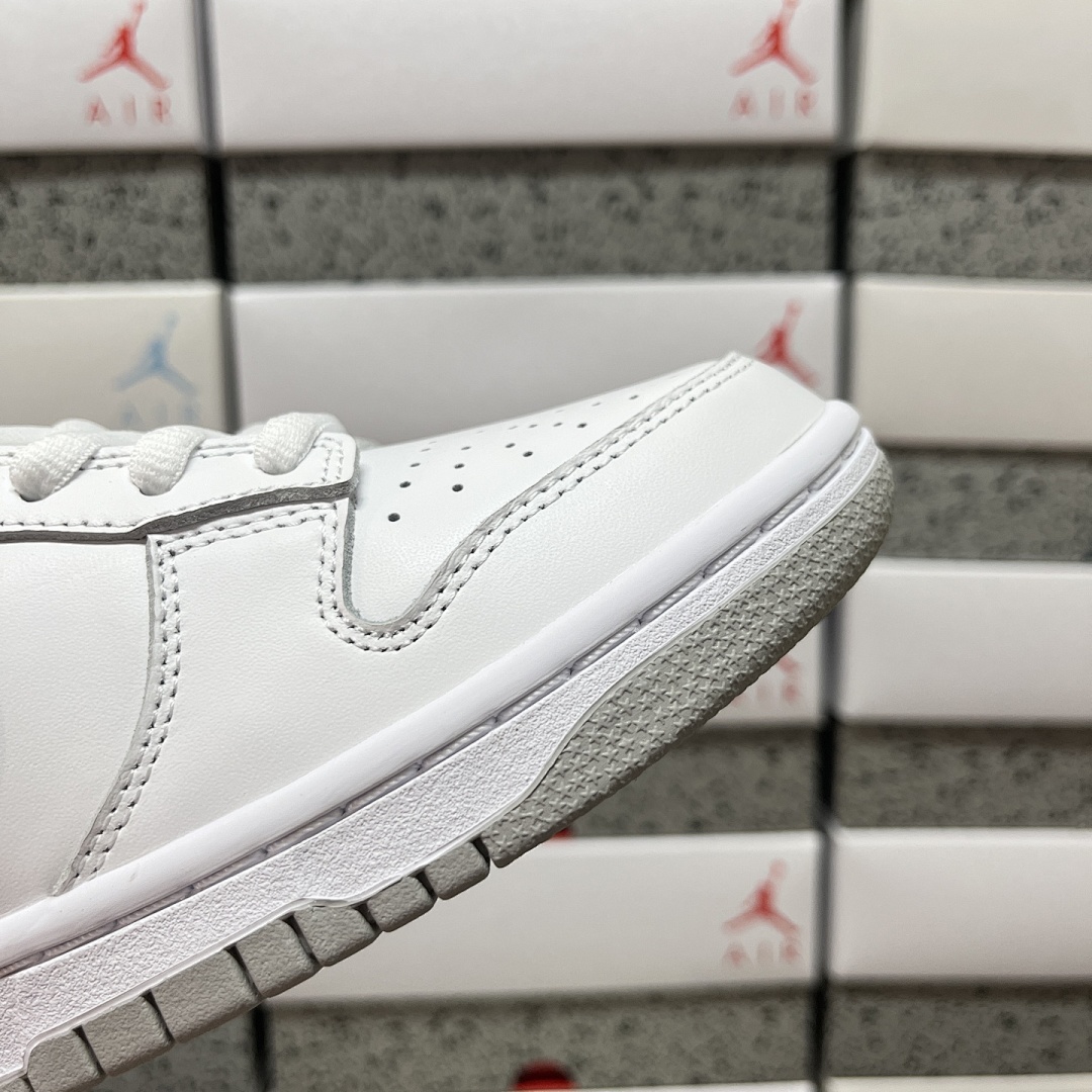 Nike SB Dunk Low Supreme 94 White Metallic Silver Collab (Grey) - Image 8