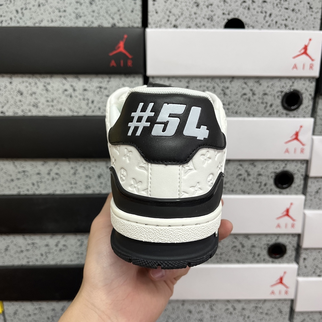 Louis Vuitton Trainer - Image 7