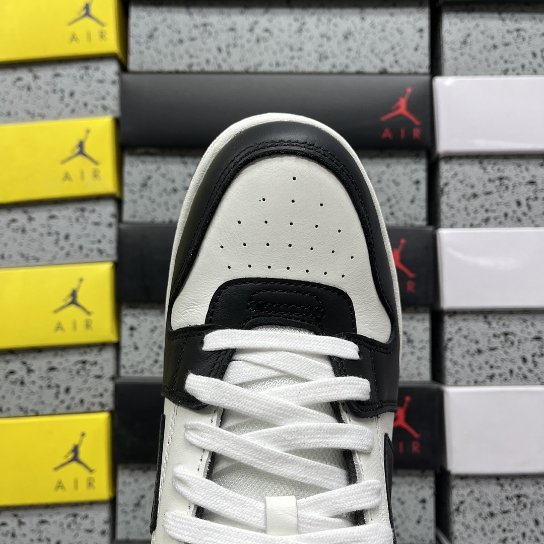 Off-White Out Of Office OOO Low Tops - Image 5