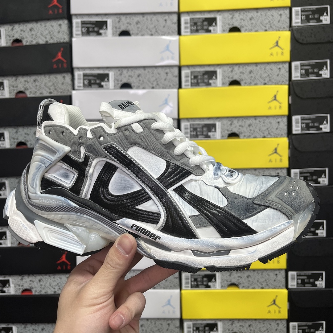 Balenciaga BLCG Runner 7.5 - Image 4