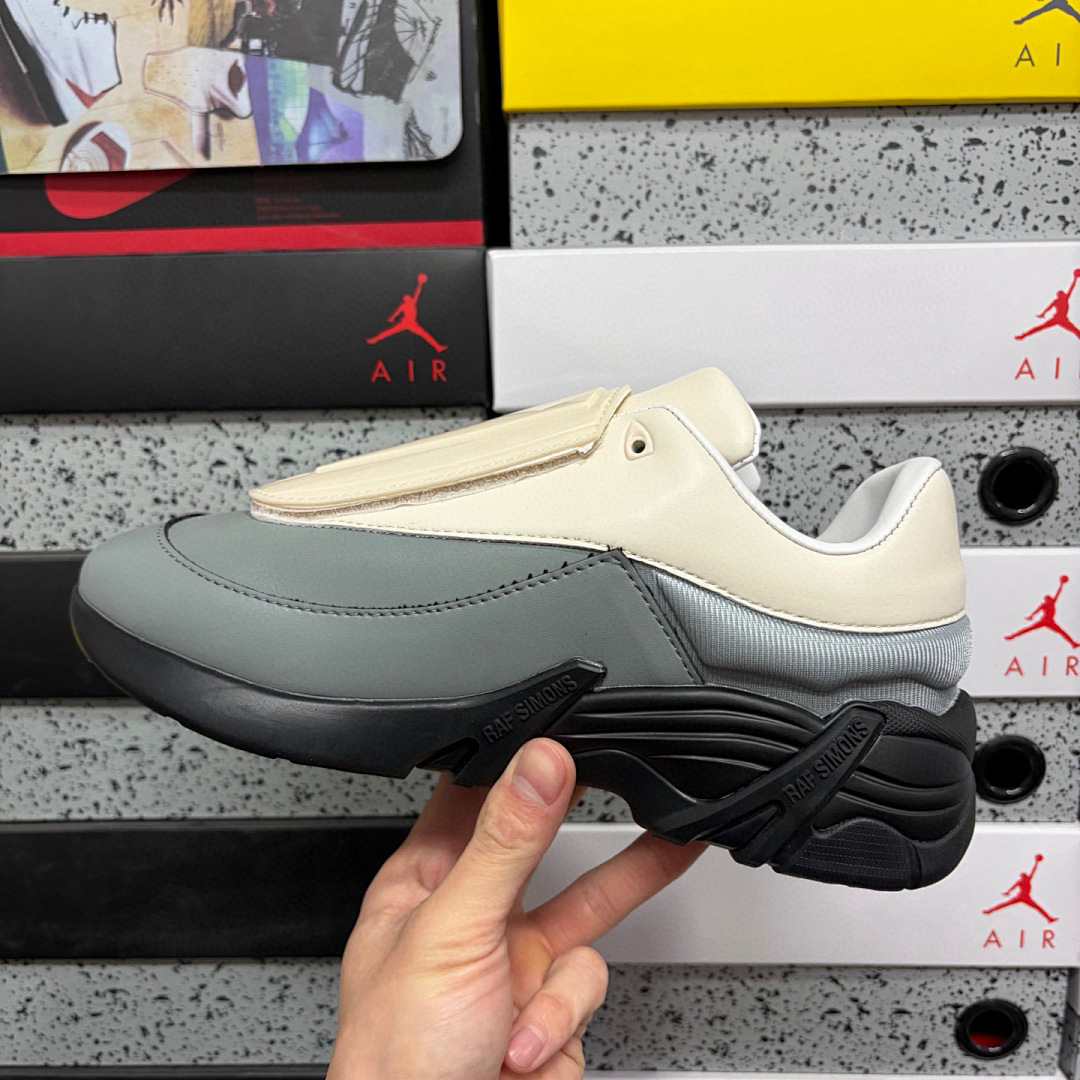 On Running Raf Simons Antei Low Top - Image 4