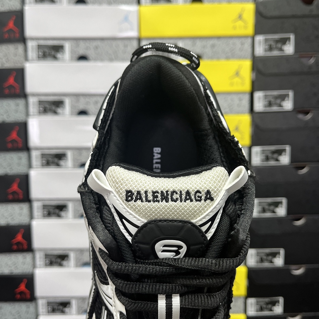 Balenciaga BLCG Runner 7.5 - Image 9