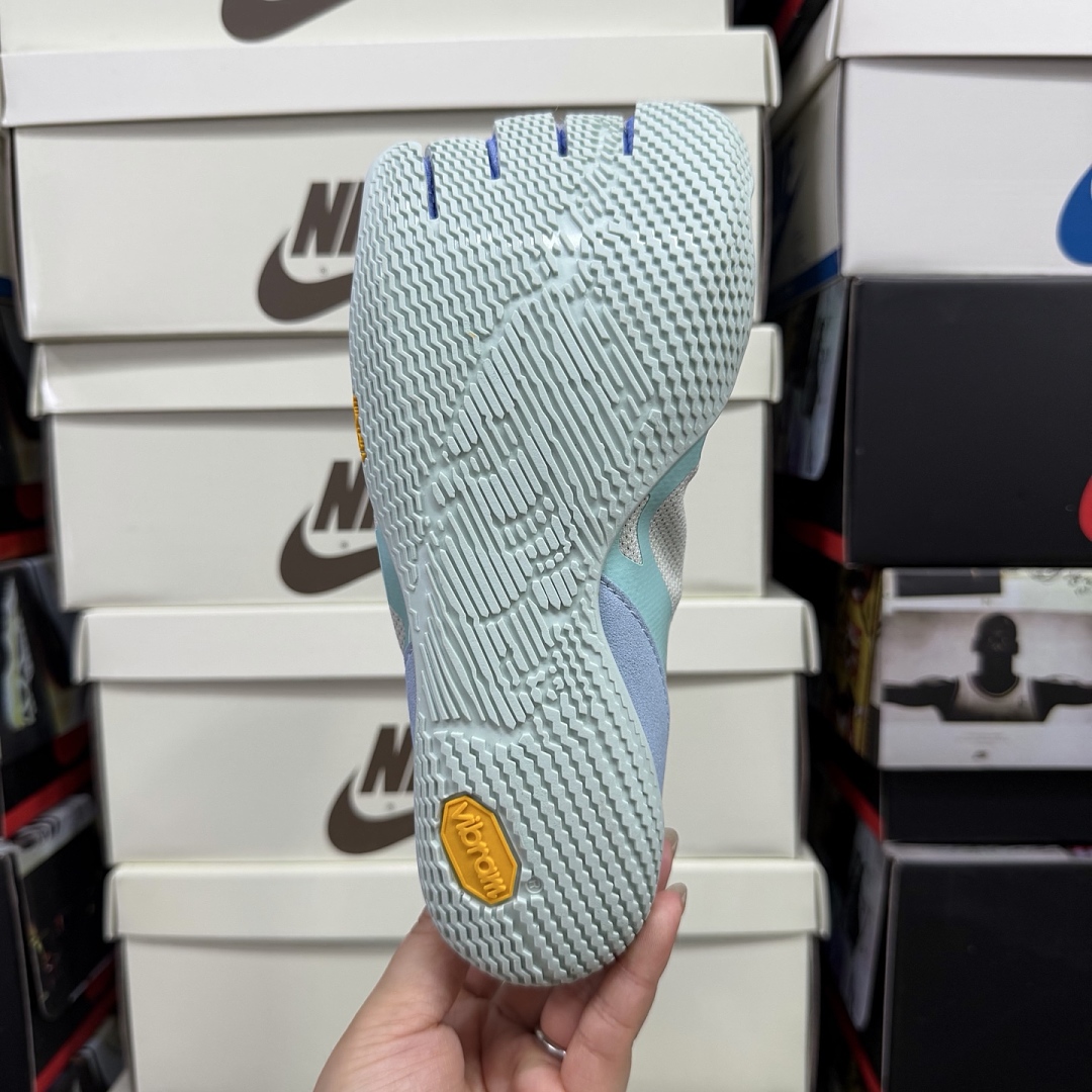 Suicoke Finger Chukka Boot 22W0701 Light Blue Straps - Image 2
