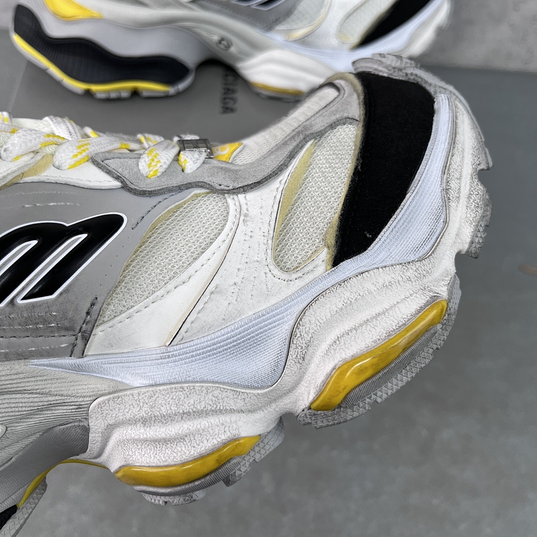 Balenciaga Cargo - Image 32