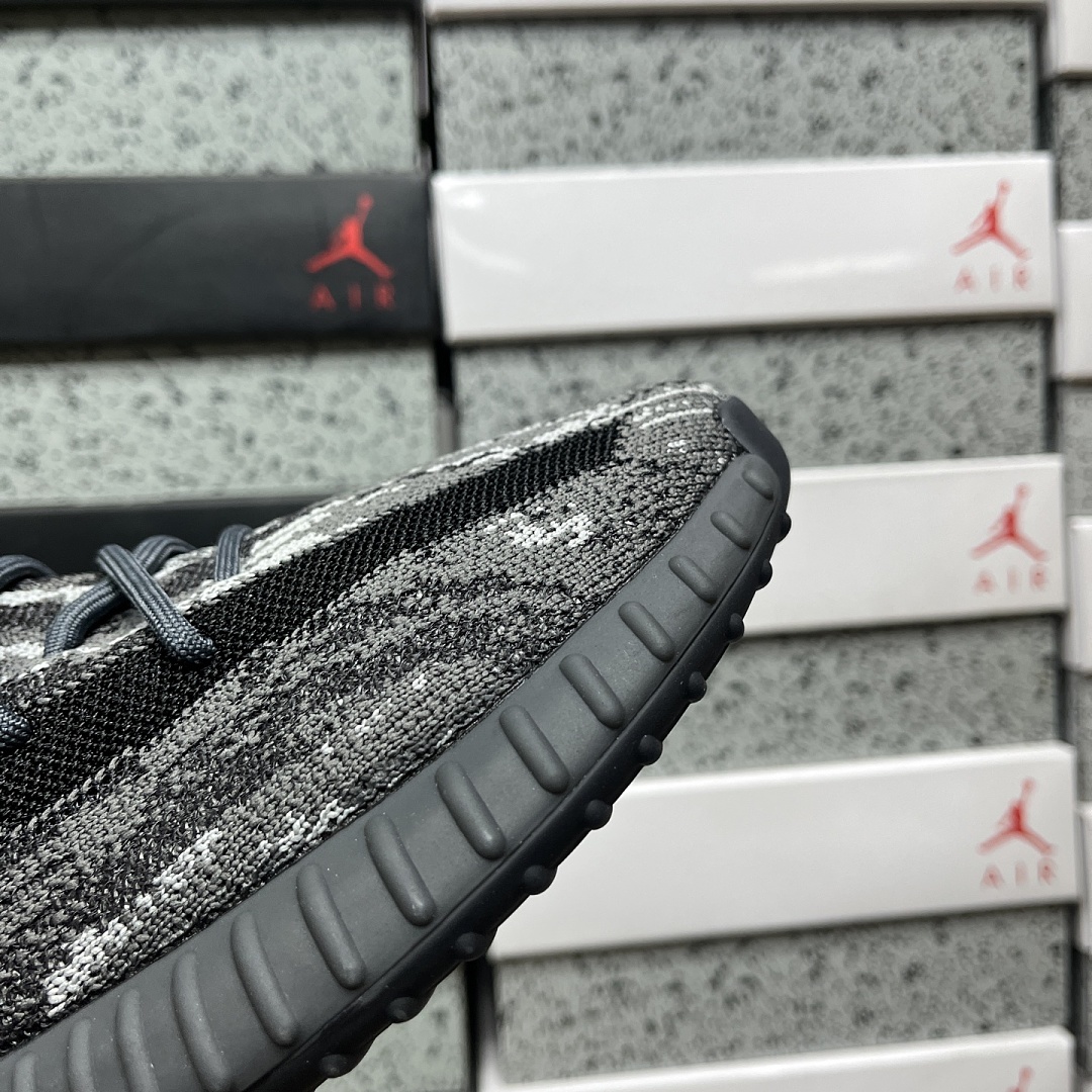 Adidas Yeezy Boost 350 V2 - Image 3