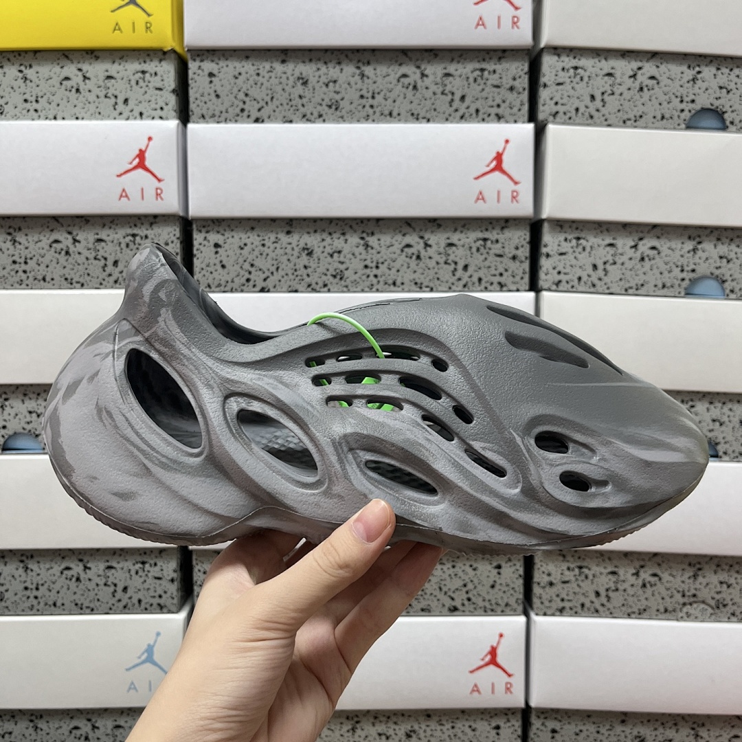 Adidas Slide/Foam Runner - Image 9