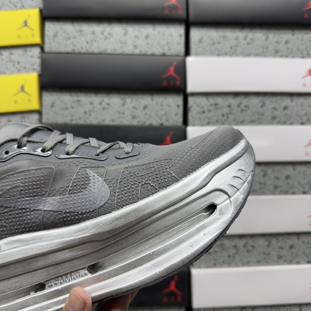 Nike Vomero Premium Isamaya Run Forever - Image 9