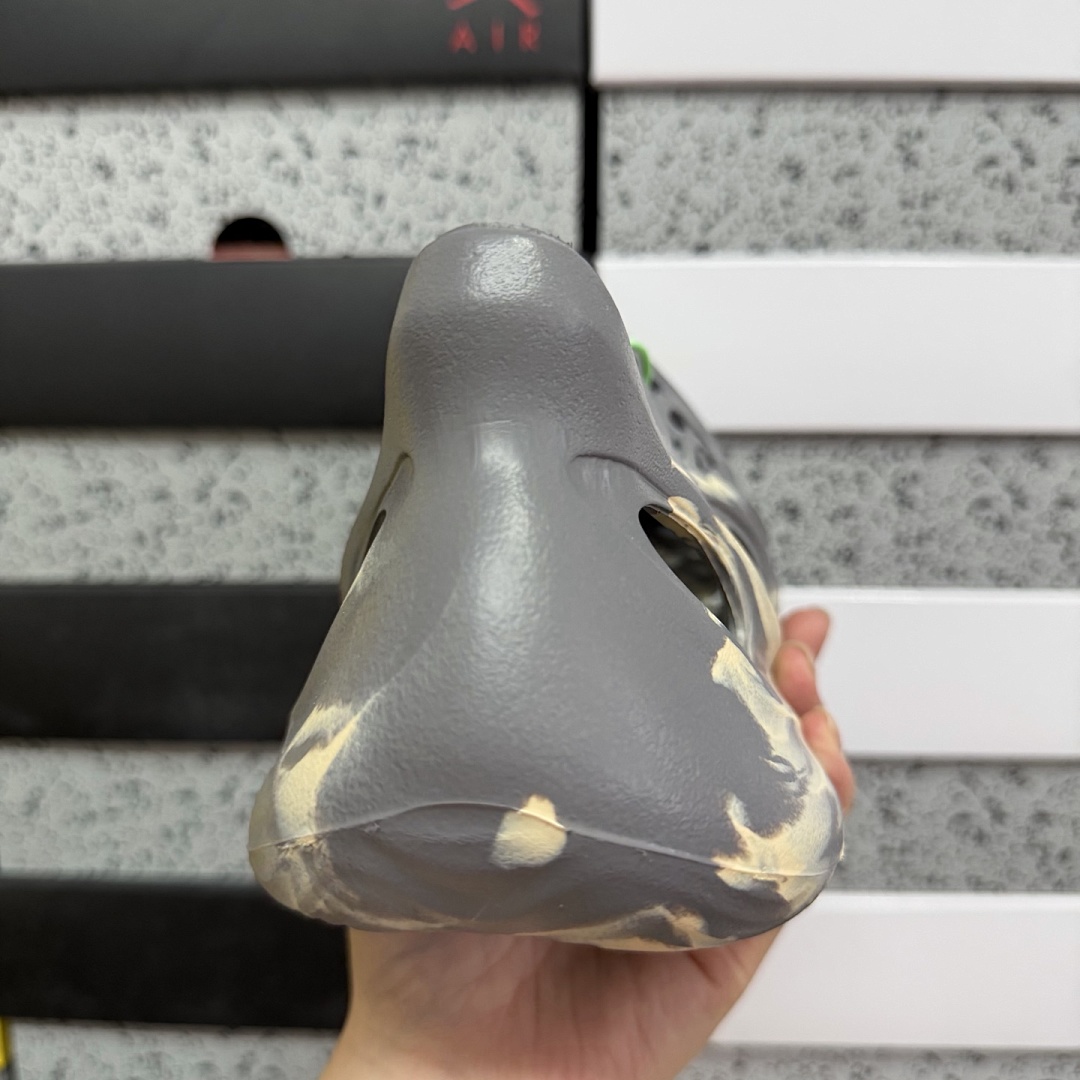 Adidas Slide/Foam Runner - Image 40