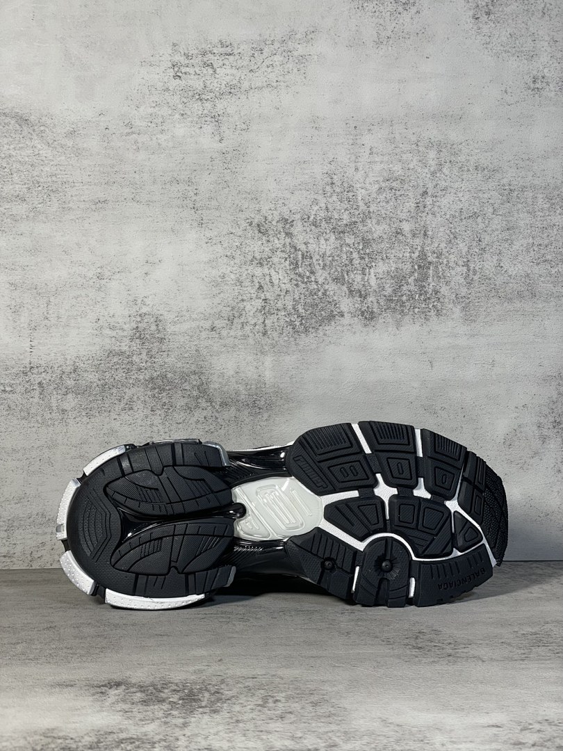 Balenciaga Runner 2.0 - Image 11
