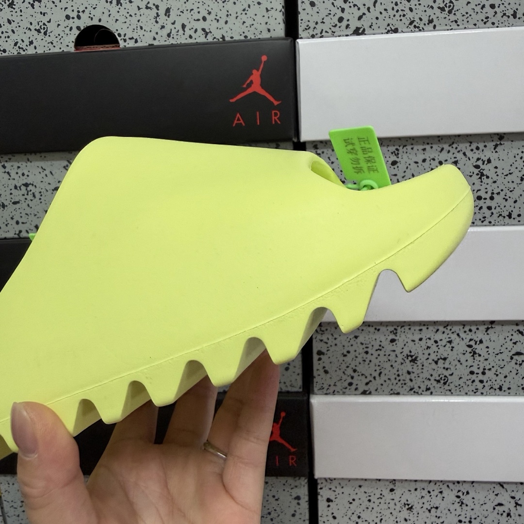 Adidas Slide/Foam Runner - Image 87