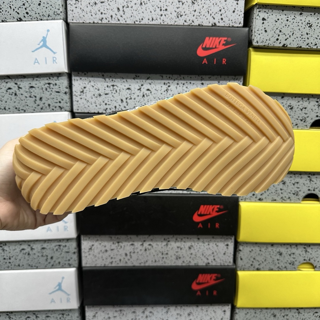 Bottega Veneta Orbit Surf Vapor - Image 9