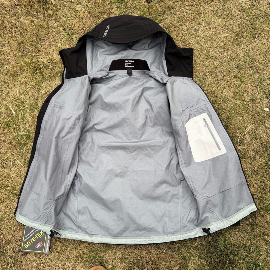 Arc'teryx Beta Jacket (Black SL) - Image 14