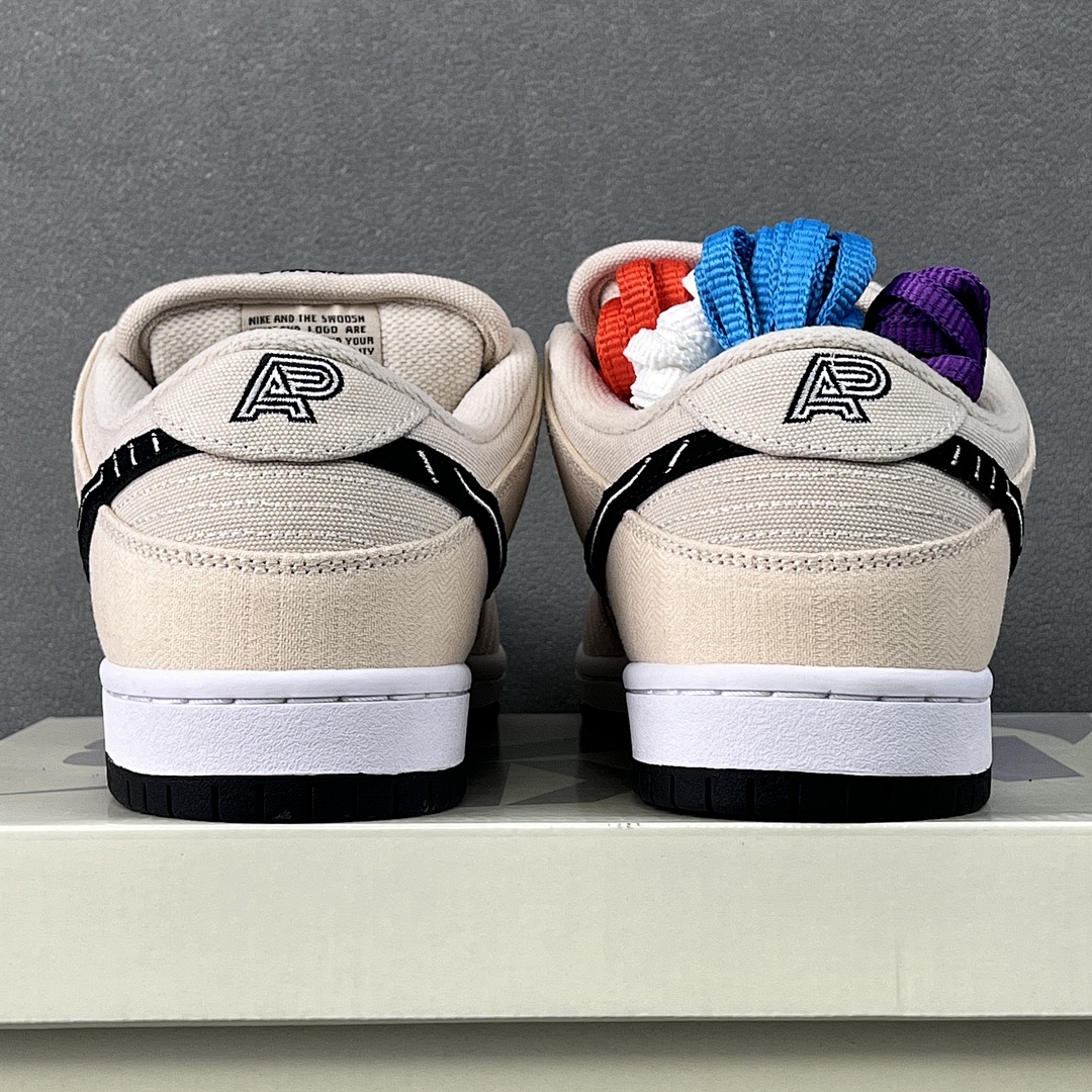 Nike Albino & Preto X Nk SB Dunk Low "Pearl (White") - Image 3