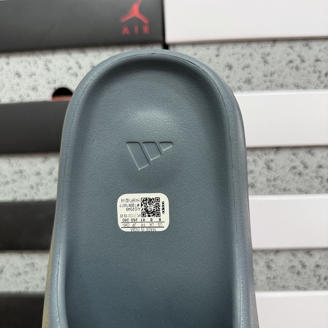 Adidas Slide/Foam Runner - Image 109