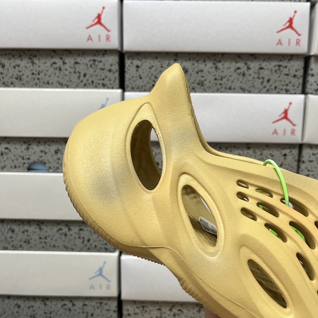Adidas Slide/Foam Runner - Image 54
