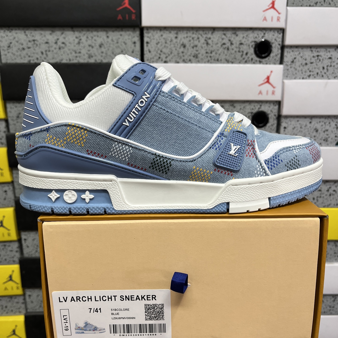 Louis Vuitton Trainer 1-19 - Image 10