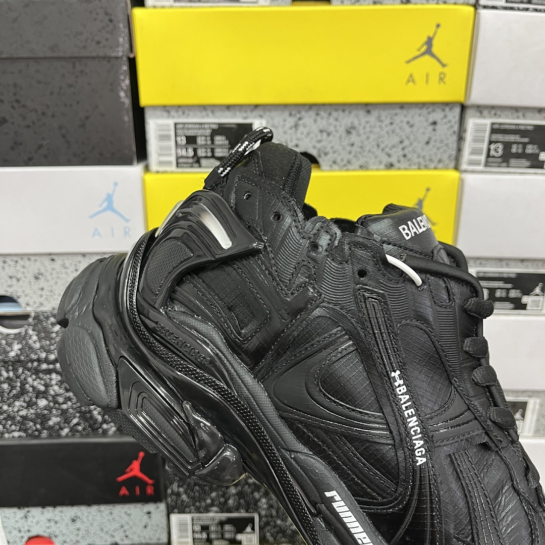 Balenciaga BLCG Runner 7.5 - Image 9