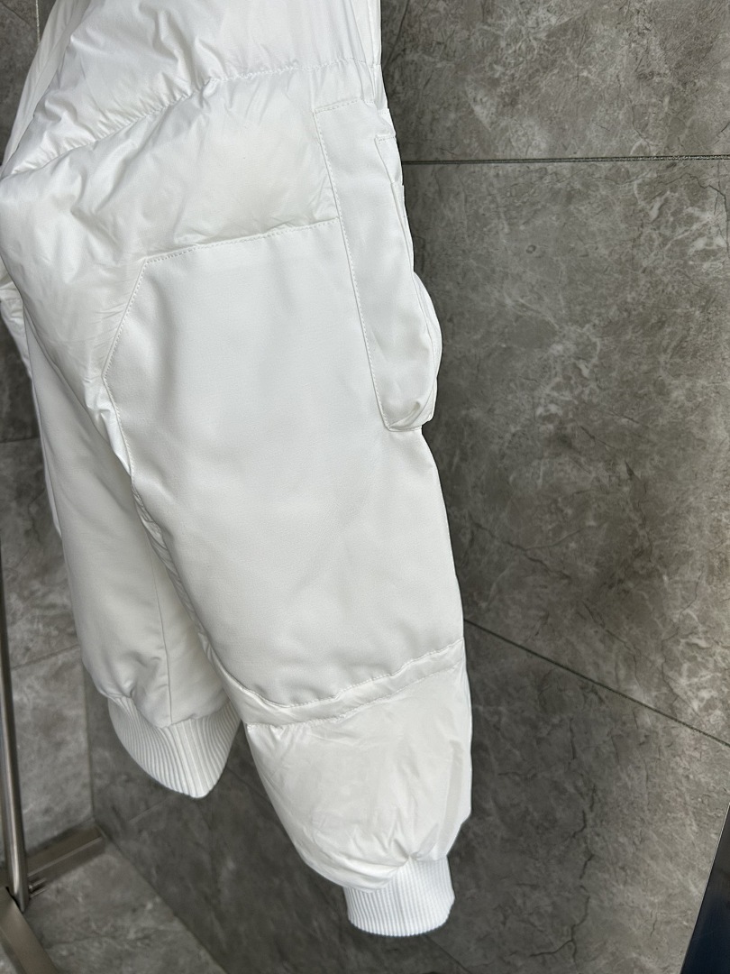 Canada Goose Chilliwack Bomber Jacket - Image 19
