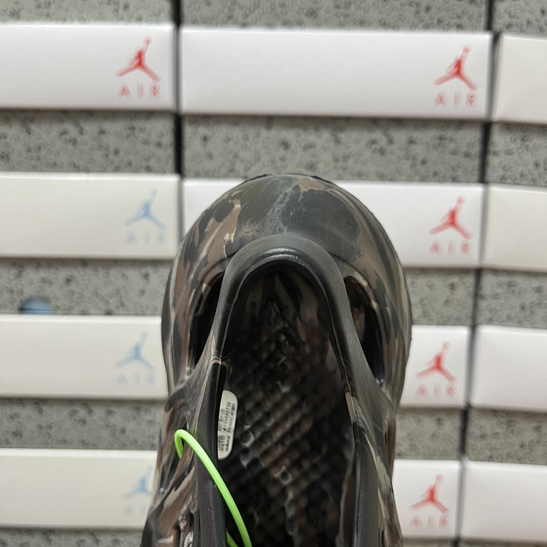 Adidas Slide/Foam Runner - Image 95