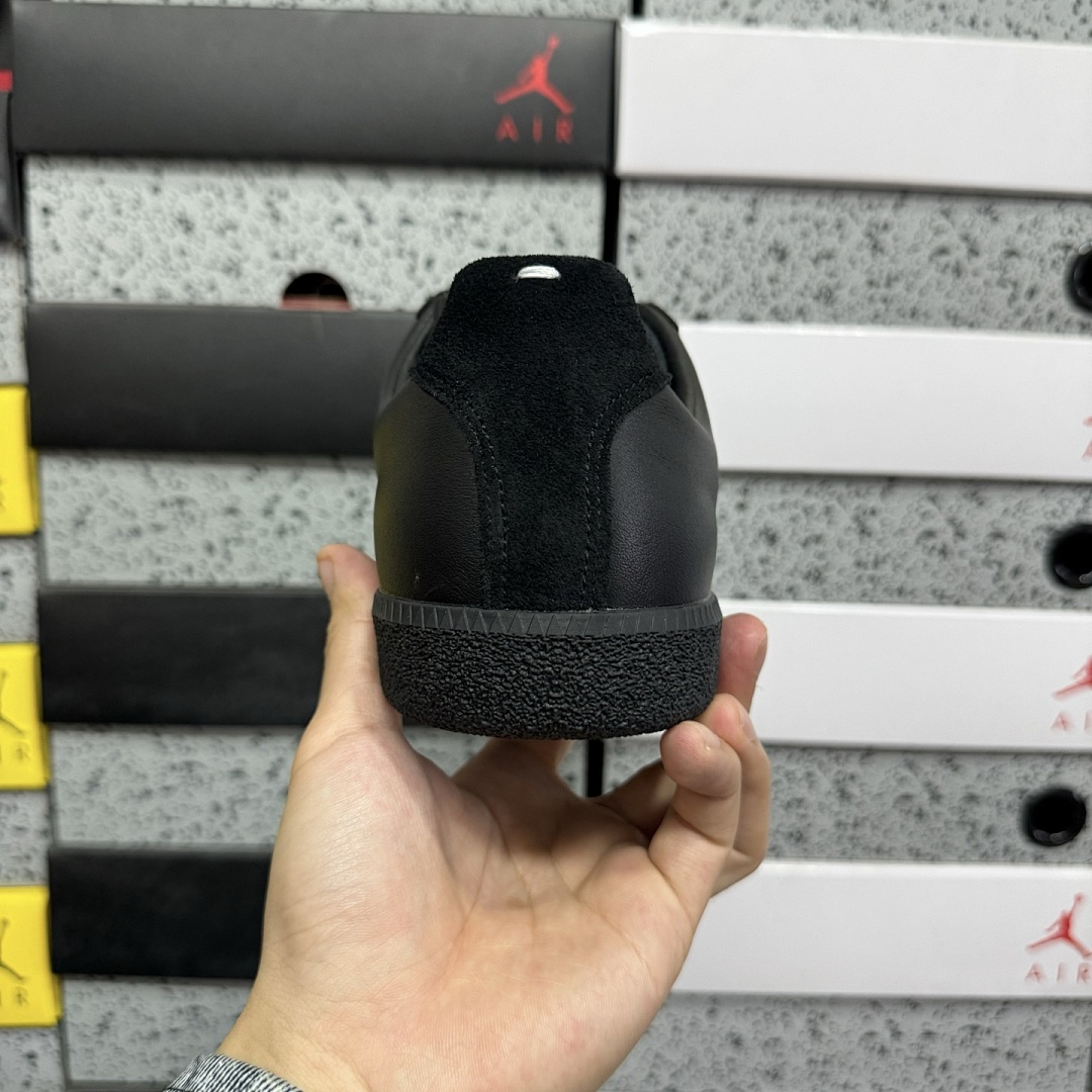 On Running Maison Margiela Replica Black 900 - Image 6