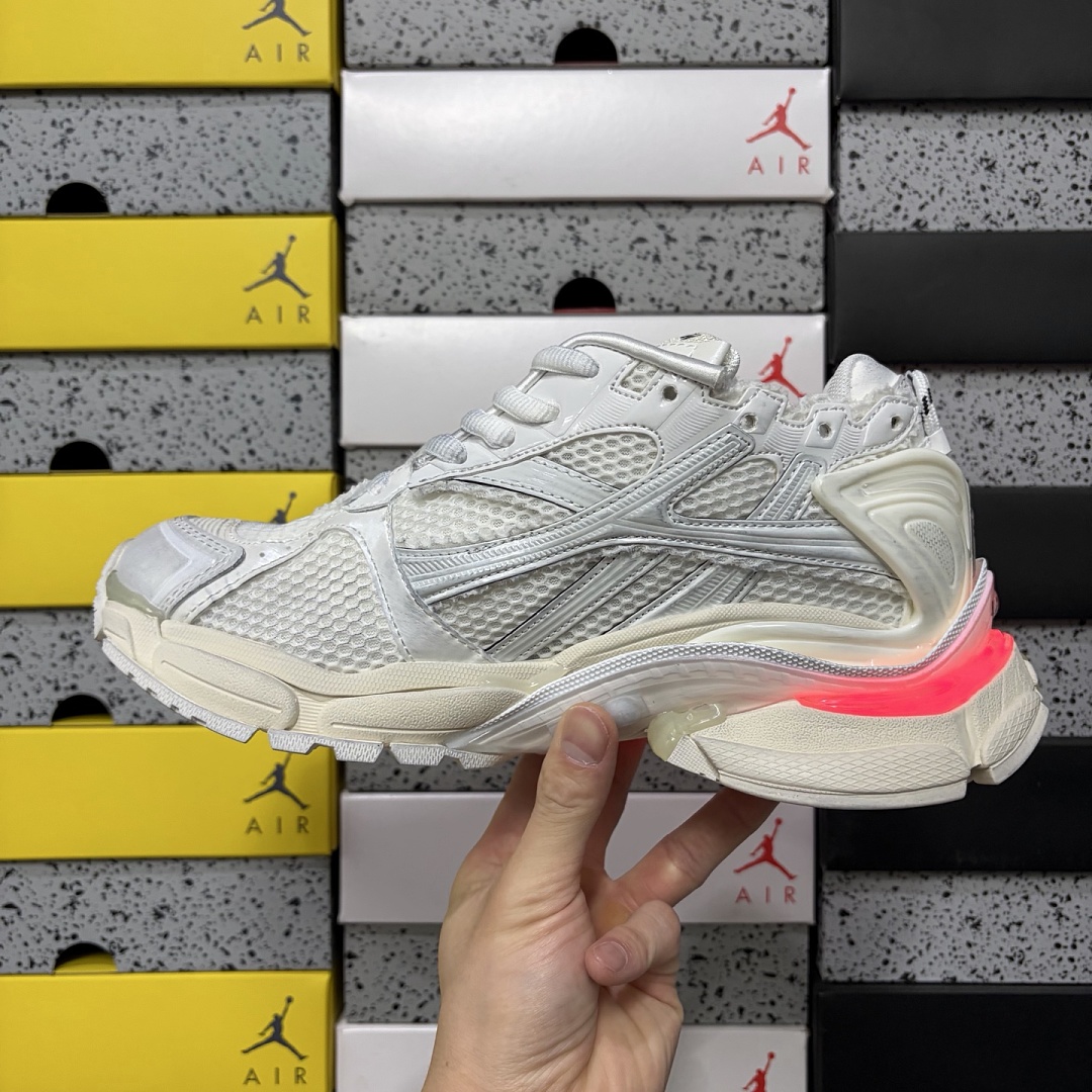 Balenciaga Runner LED 7.5 (White) - Image 10