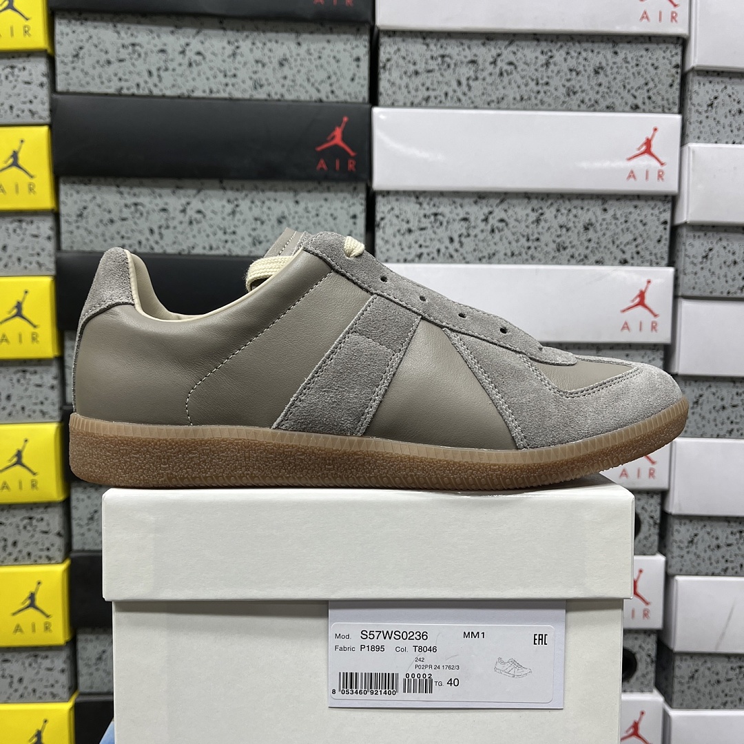On Running Maison Margiela Replica (Coffee)