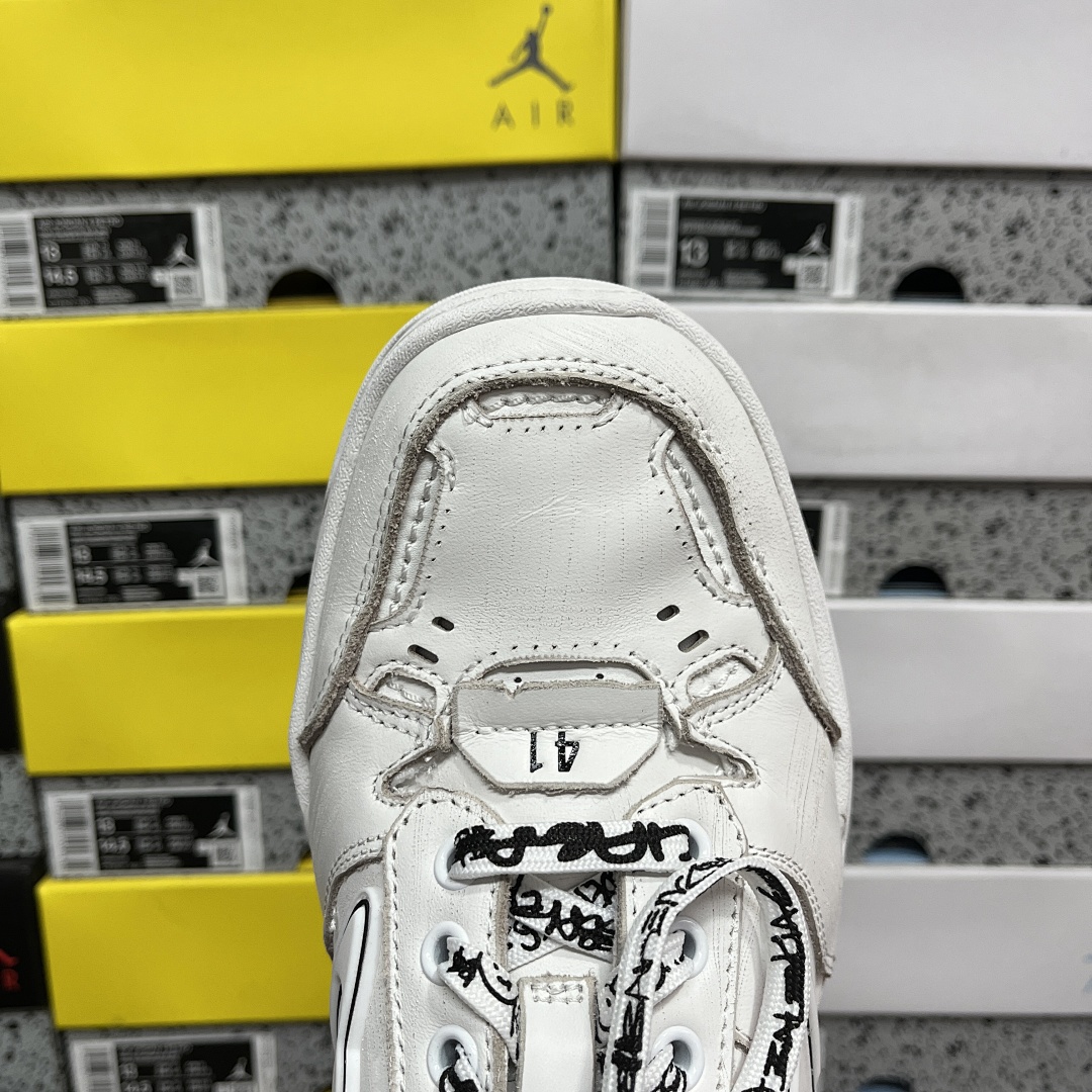 Balenciaga Hamptons Sneakers - Image 10