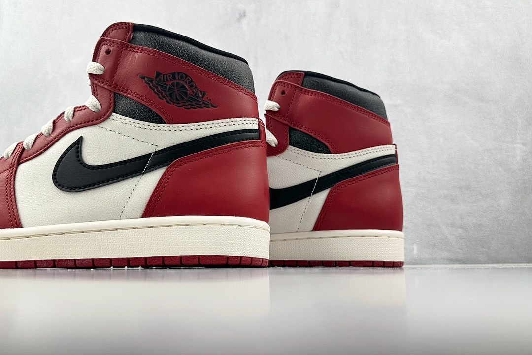 Chanel Jordan Air 1 Chicago - Image 12