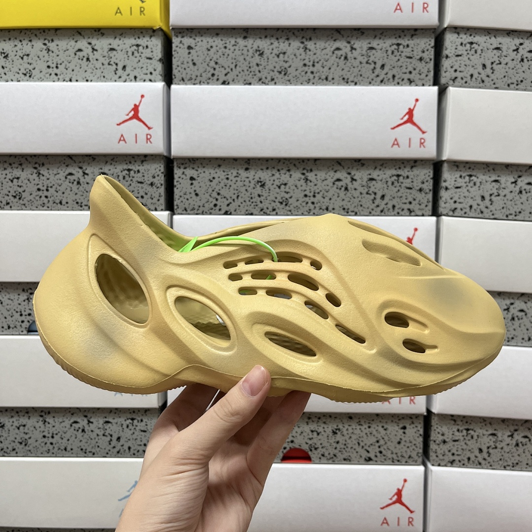 Adidas Slide/Foam Runner - Image 51
