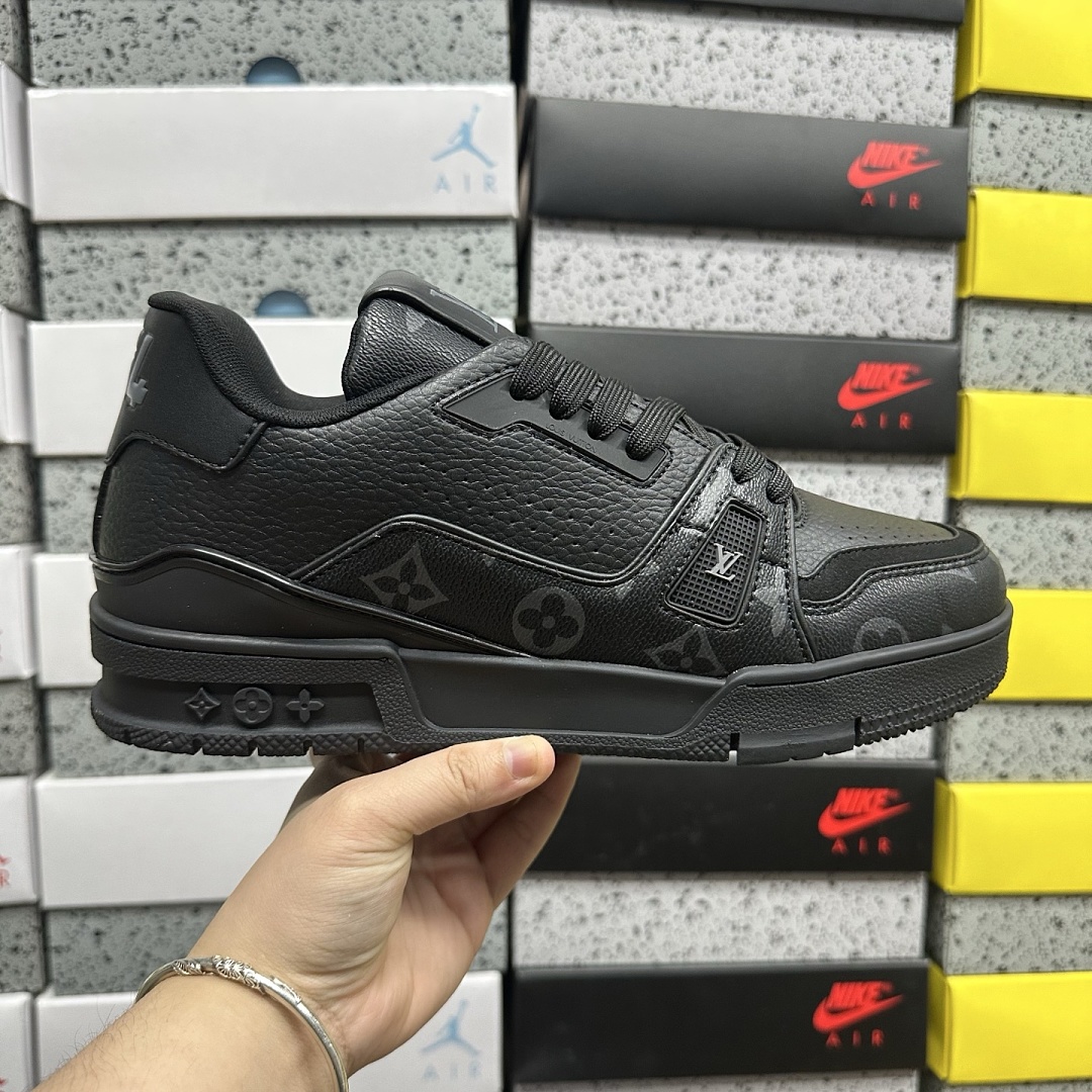 Louis Vuitton Trainer V2-15 - Image 4