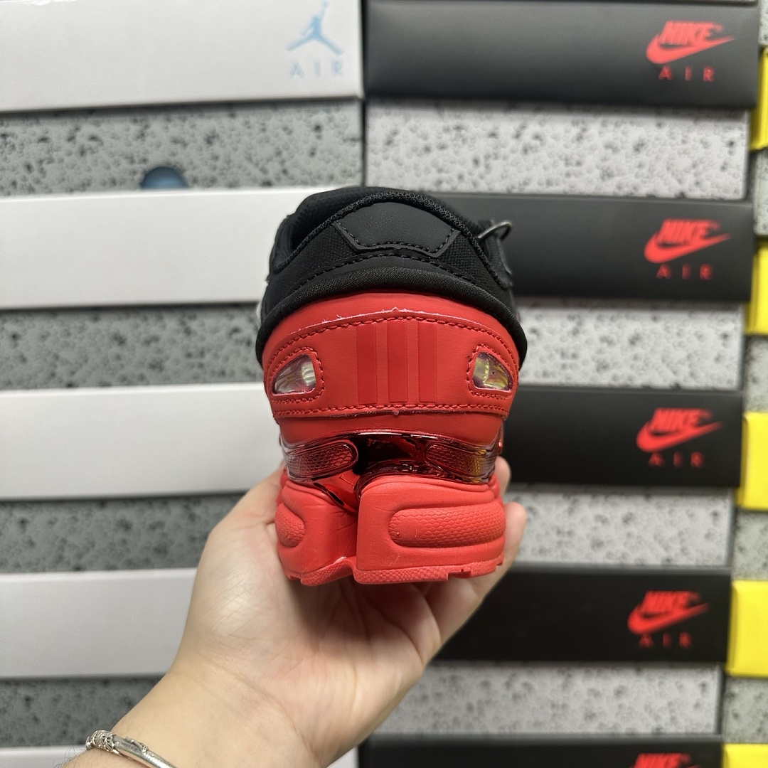 On Running Ozweego 3 Raf Simons Black Scarlet - Image 9