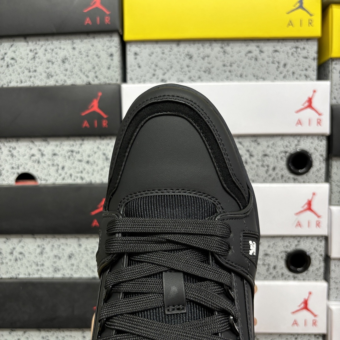 Louis Vuitton Trainer 1-17 - Image 3