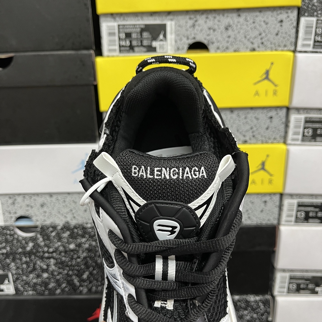 Balenciaga BLCG Runner 7.5 - Image 10