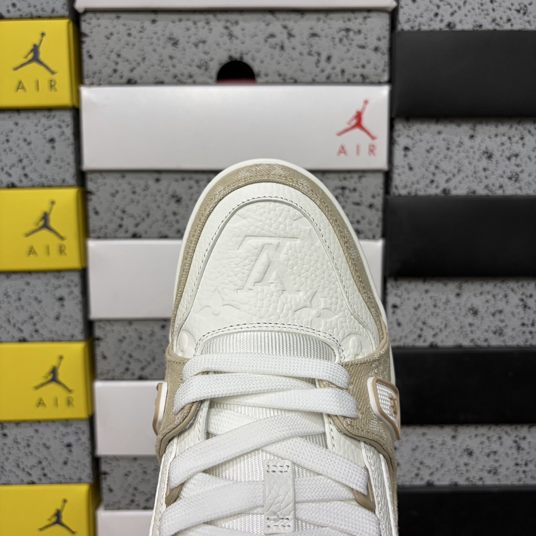 Louis Vuitton Trainer - Image 9