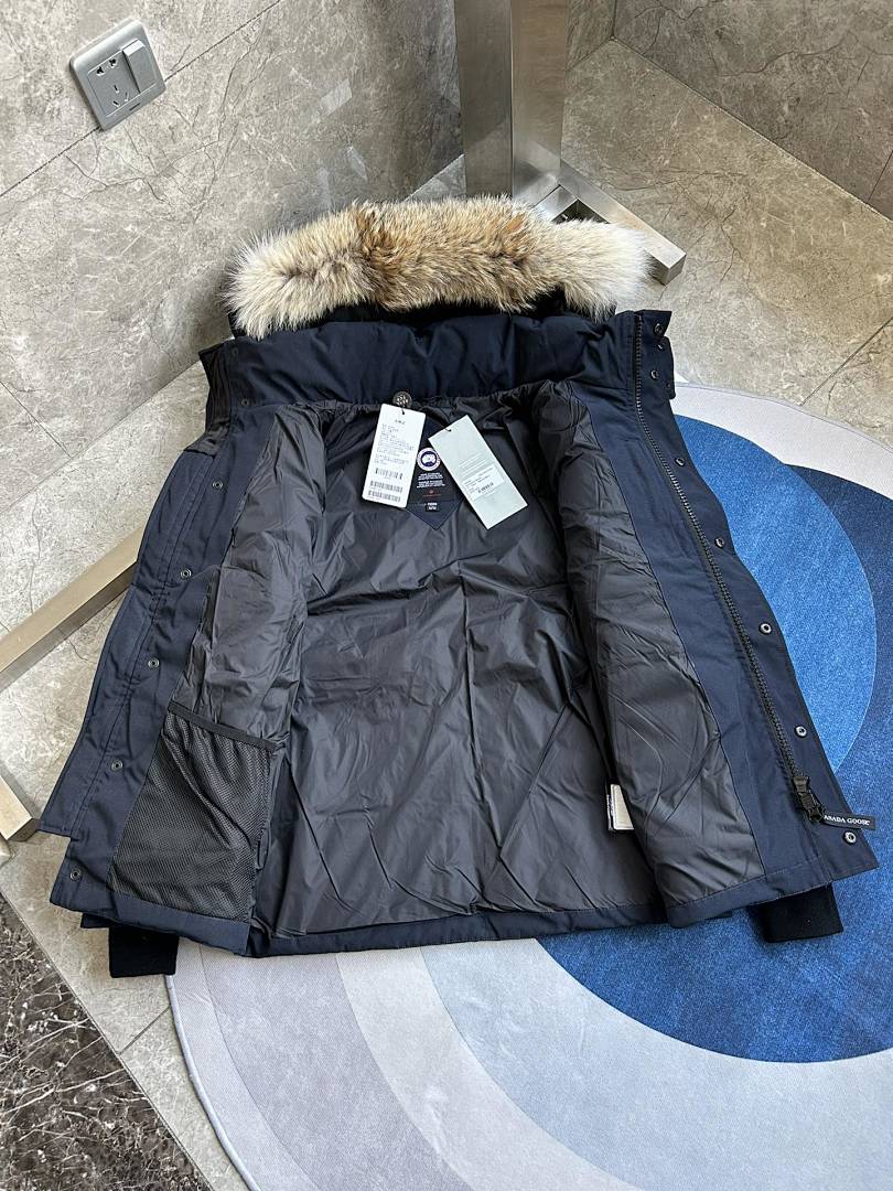 Canada Goose Wyndham Parka - Image 20