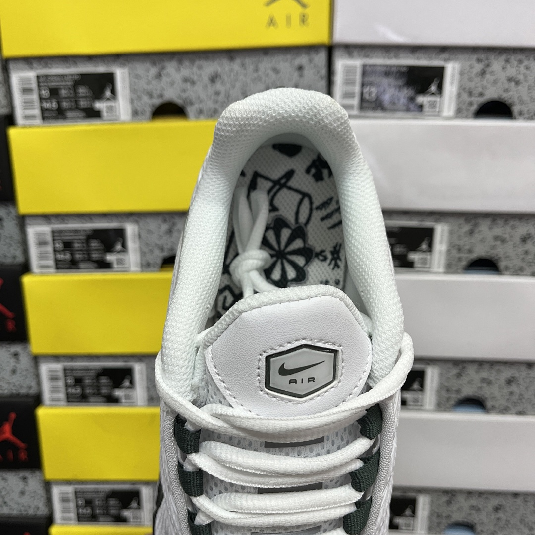 Nike Air Max Plus - Image 5