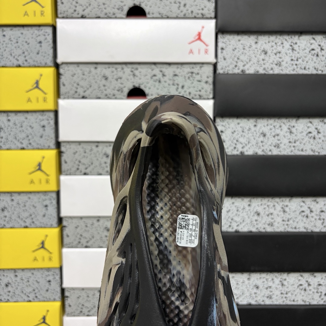 Adidas Yeezy Foam RNR MX Cinder Clogs - Image 9