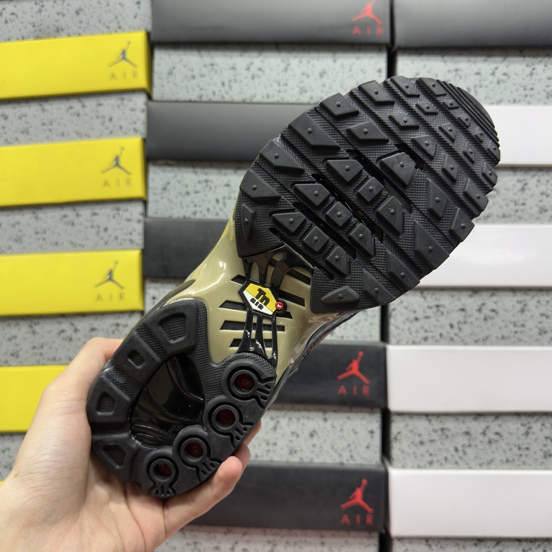 Nike Air Max Plus 852630-001 - Image 4