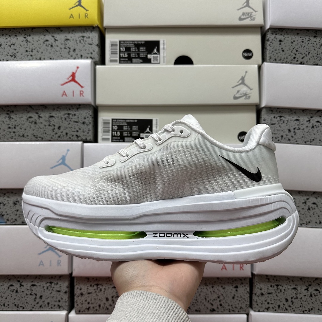 Nike Vomero Premium HQ2050-300 - Image 3
