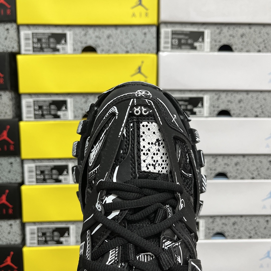 Balenciaga BLCG Track 3.0 - Image 4