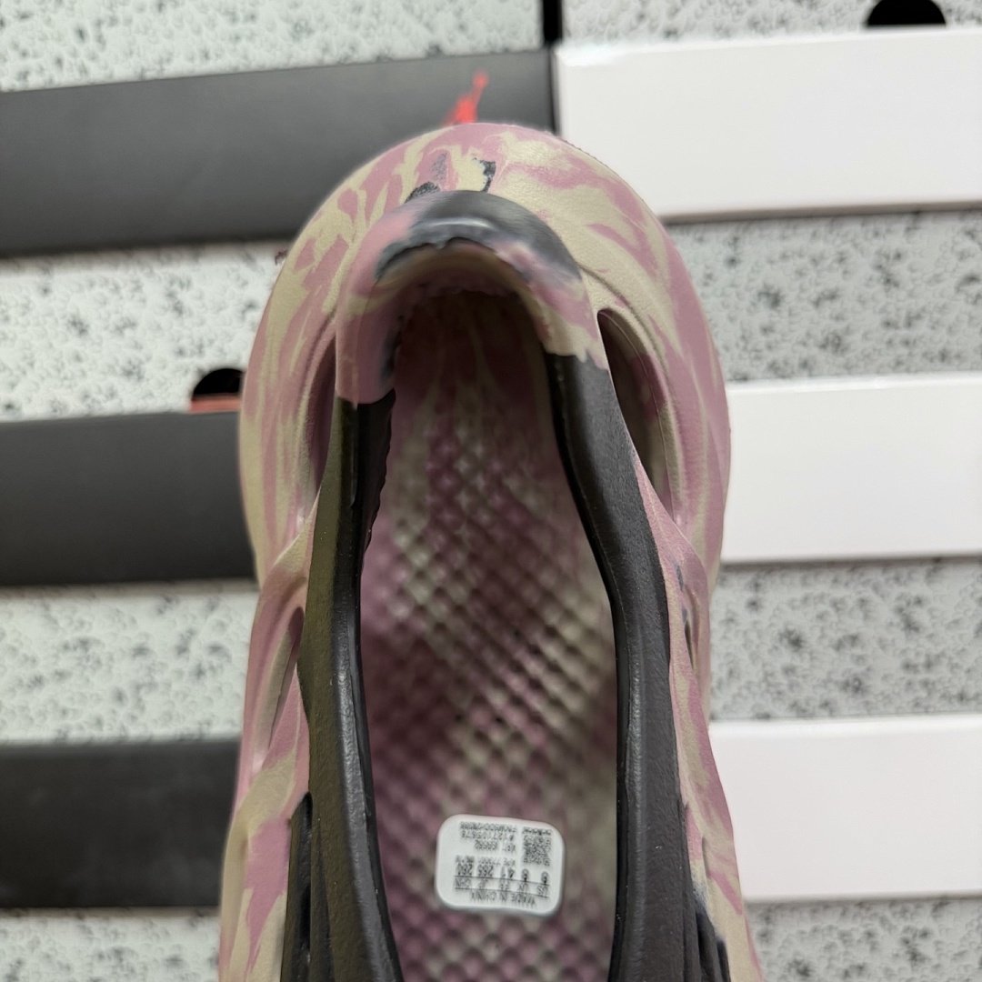 Adidas Slide/Foam Runner - Image 60