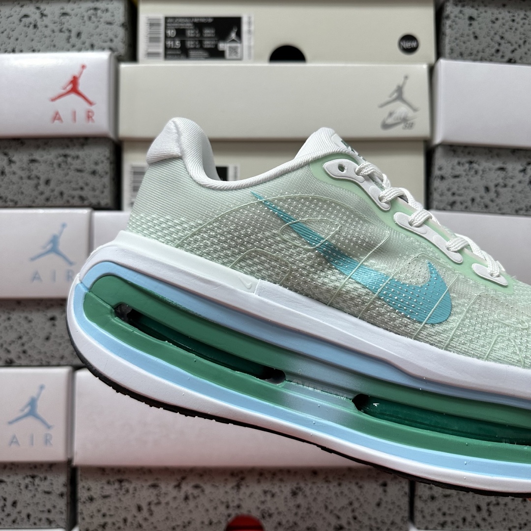 Nike Vomero Premium HQ2050-983 - Image 9