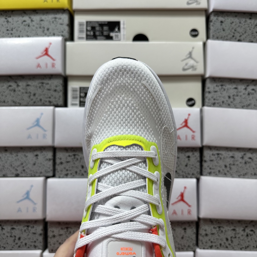 Nike Vomero Premium HQ2050-140 - Image 2