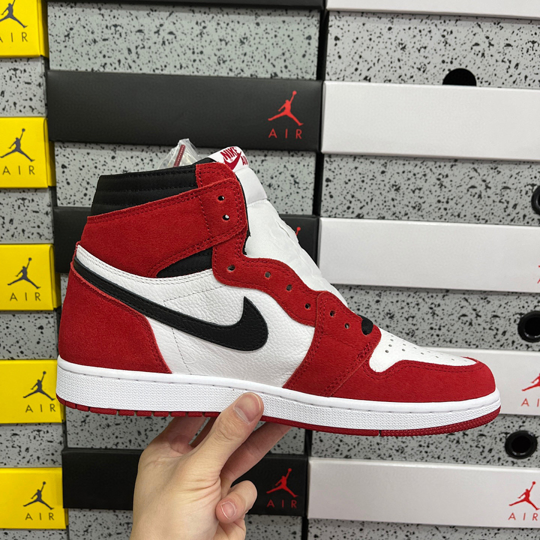 Nike Travis Scott × Air Jordan 1 "Chicago" Reverse High - Image 5