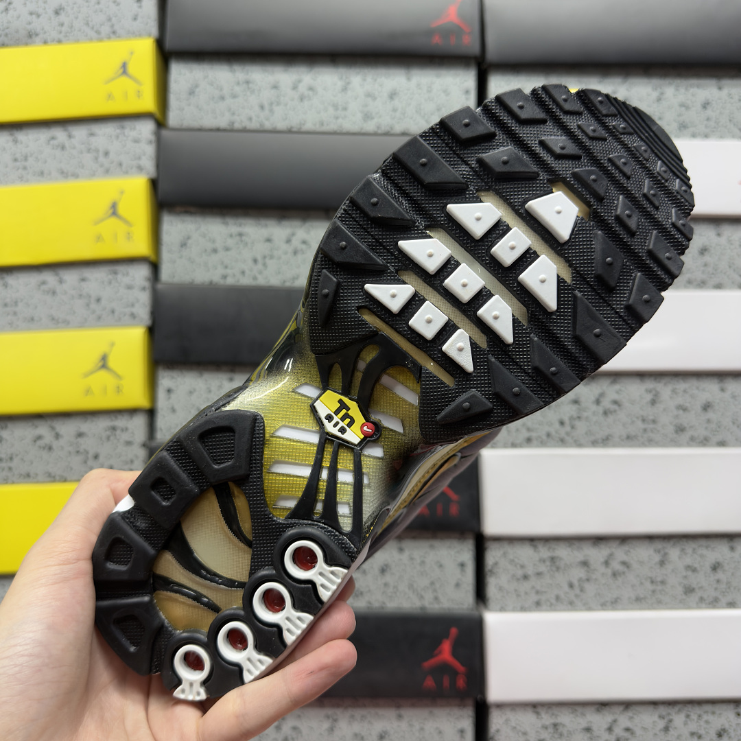 Nike Air Max Plus - Image 4