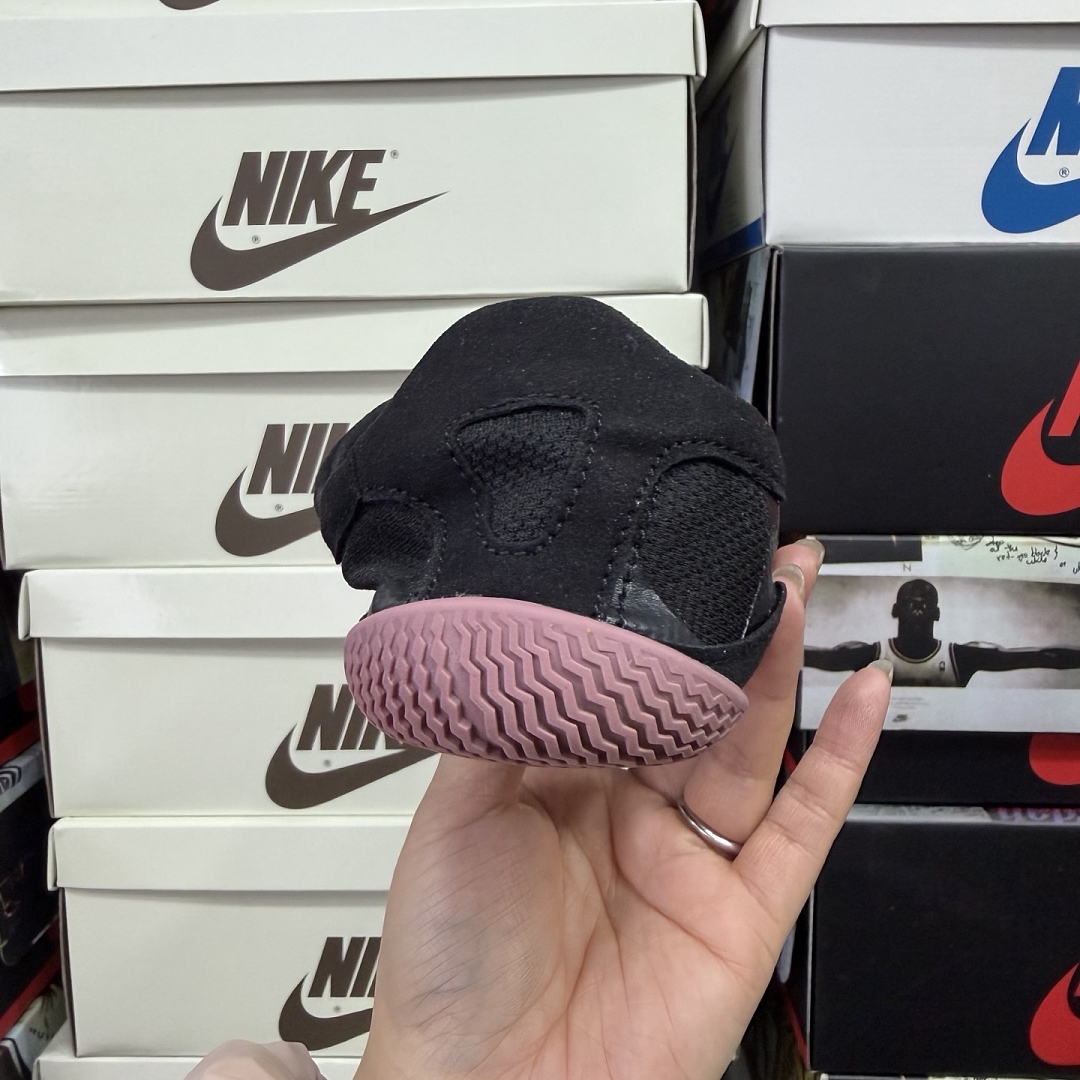 Suicoke Finger Chukka Boot 18W0701 Black Pink Straps - Image 8