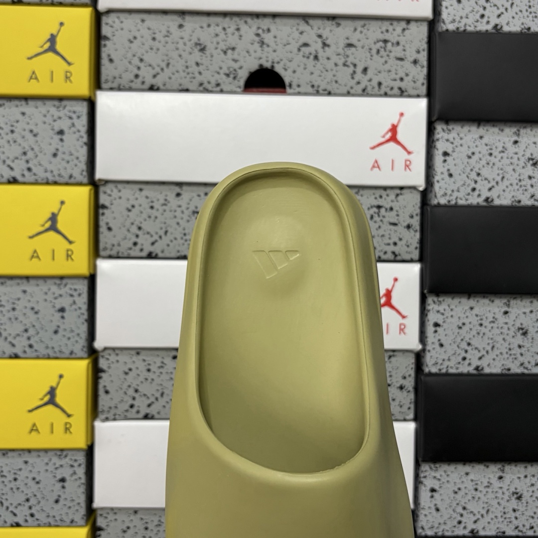 Adidas Yeezy Slide Resin - Image 4