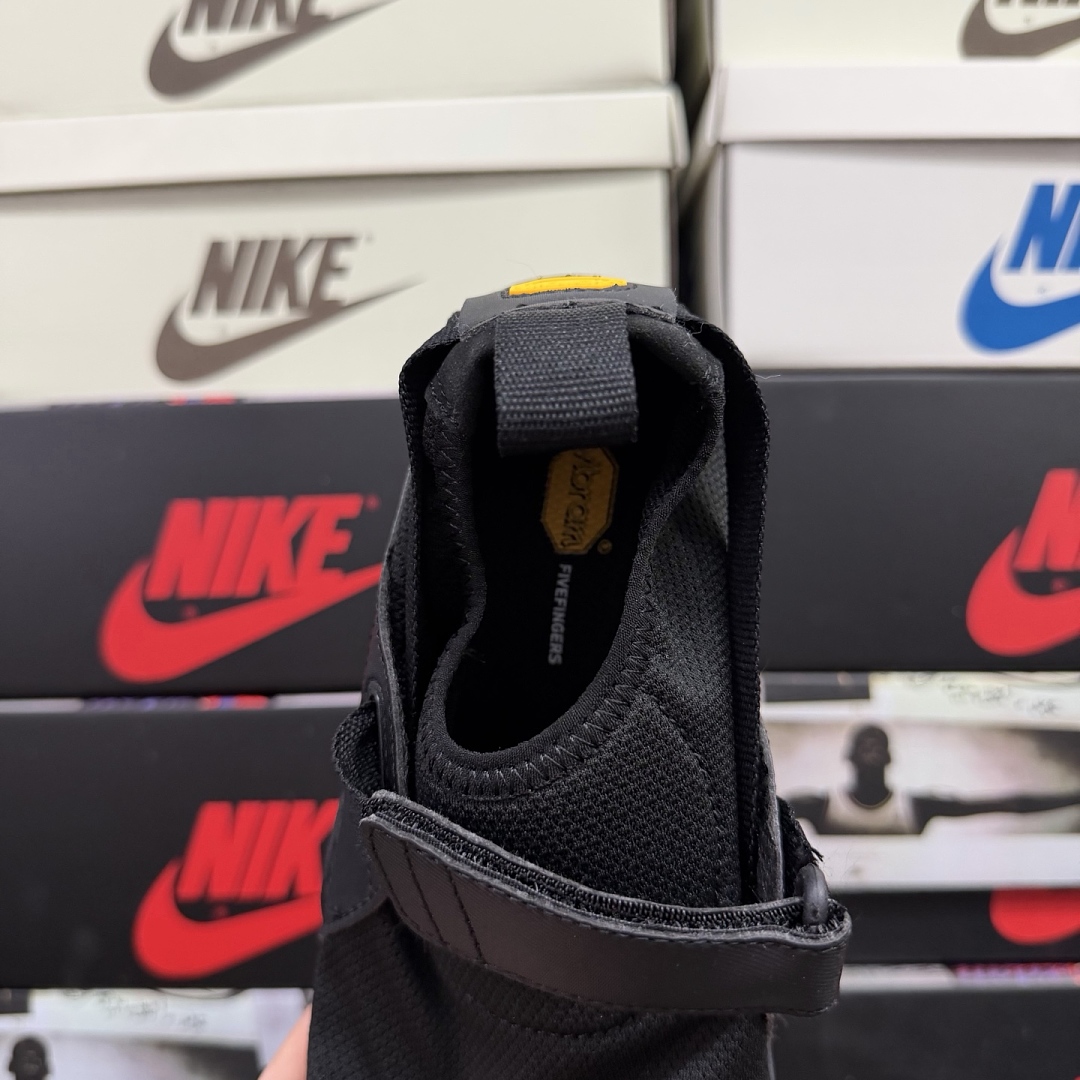 Suicoke Finger Chukka Boot S20MLC1 Black Velcro Strap - Image 9
