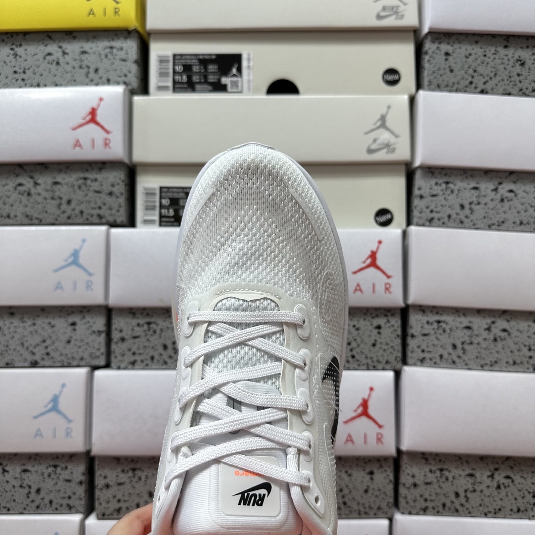 Nike Vomero Premium HQ2050-631 - Image 2